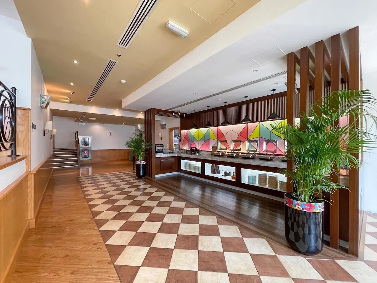 Luxury 7-Sleeper With Spectacular Views In Dubai Marina Apartment