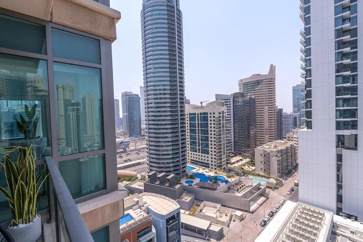 Luxury 7-Sleeper With Spectacular Views In Dubai Marina Apartment