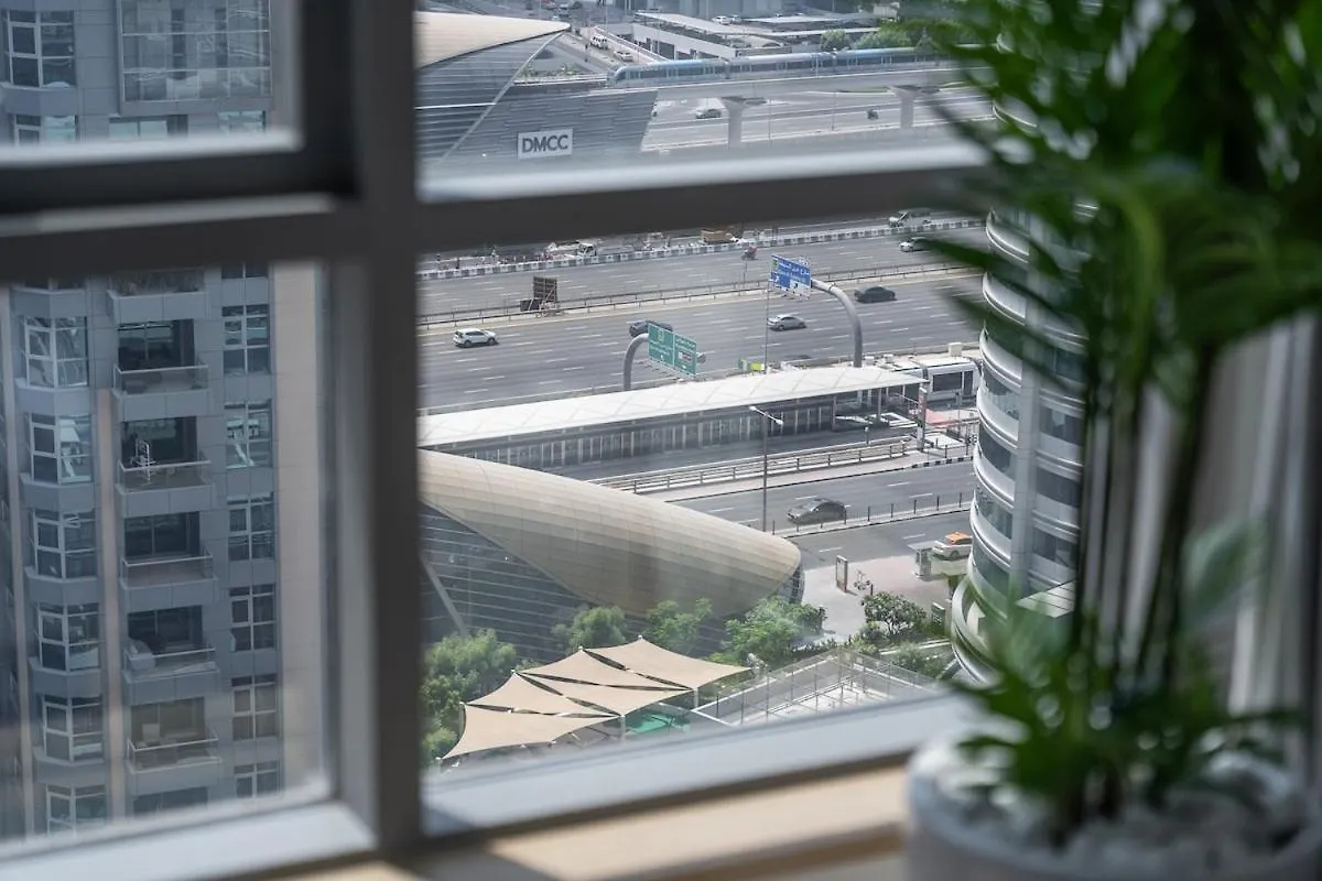 Luxury 7-Sleeper With Spectacular Views In Dubai Marina Apartment