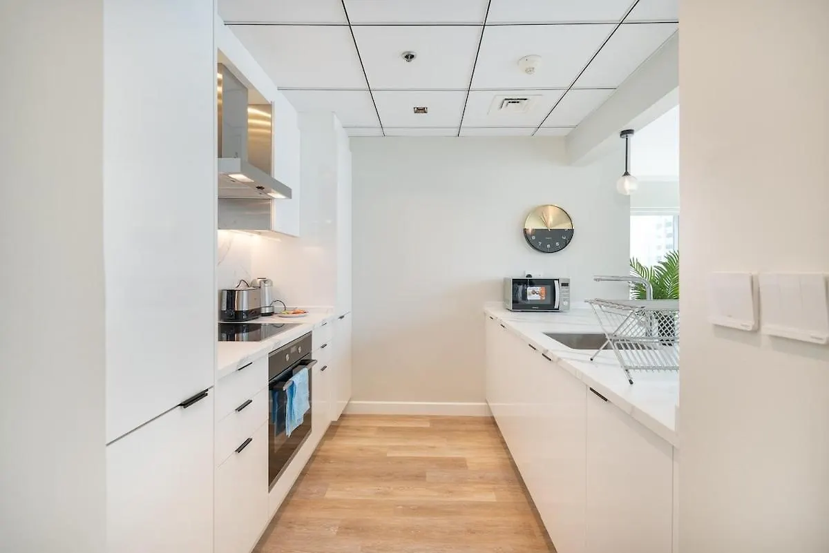 Luxury 7-Sleeper With Spectacular Views In Dubai Marina Apartment