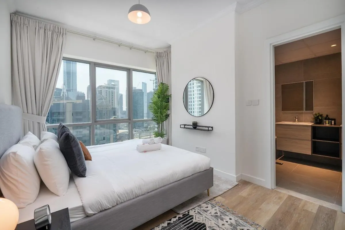 Luxury 7-Sleeper With Spectacular Views In Dubai Marina Apartment