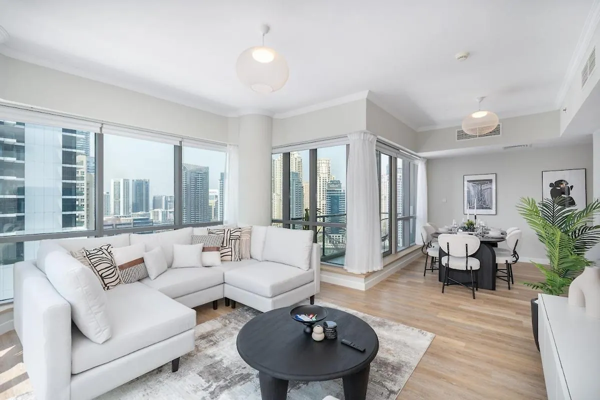 Luxury 7-Sleeper With Spectacular Views In Dubai Marina Apartment