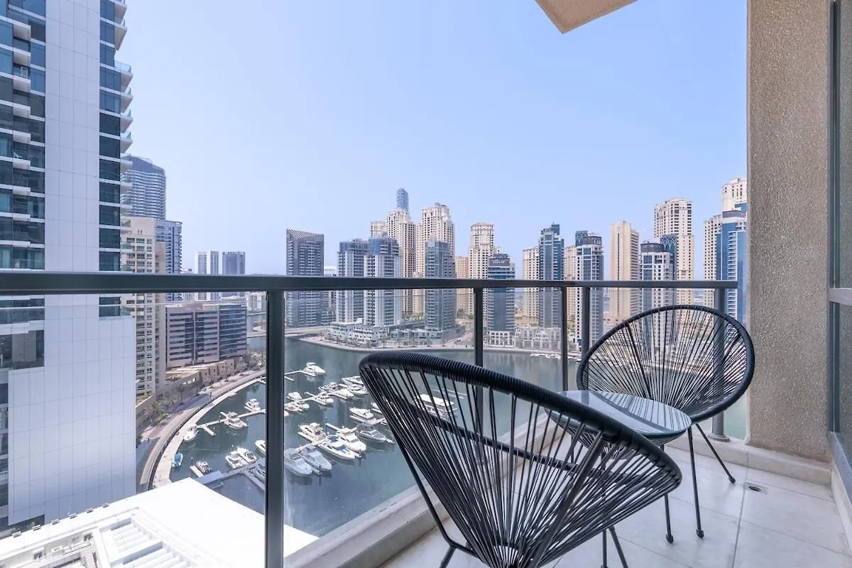 Luxury 7-Sleeper With Spectacular Views In Dubai Marina Apartment